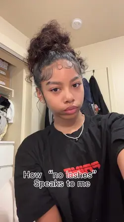 Lashes VS no lashes