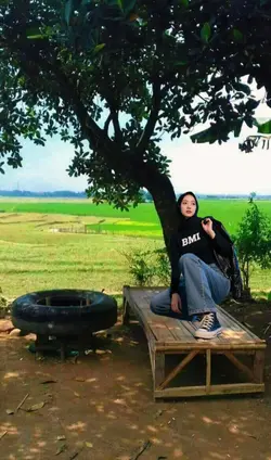 Duduk di pikir sawah