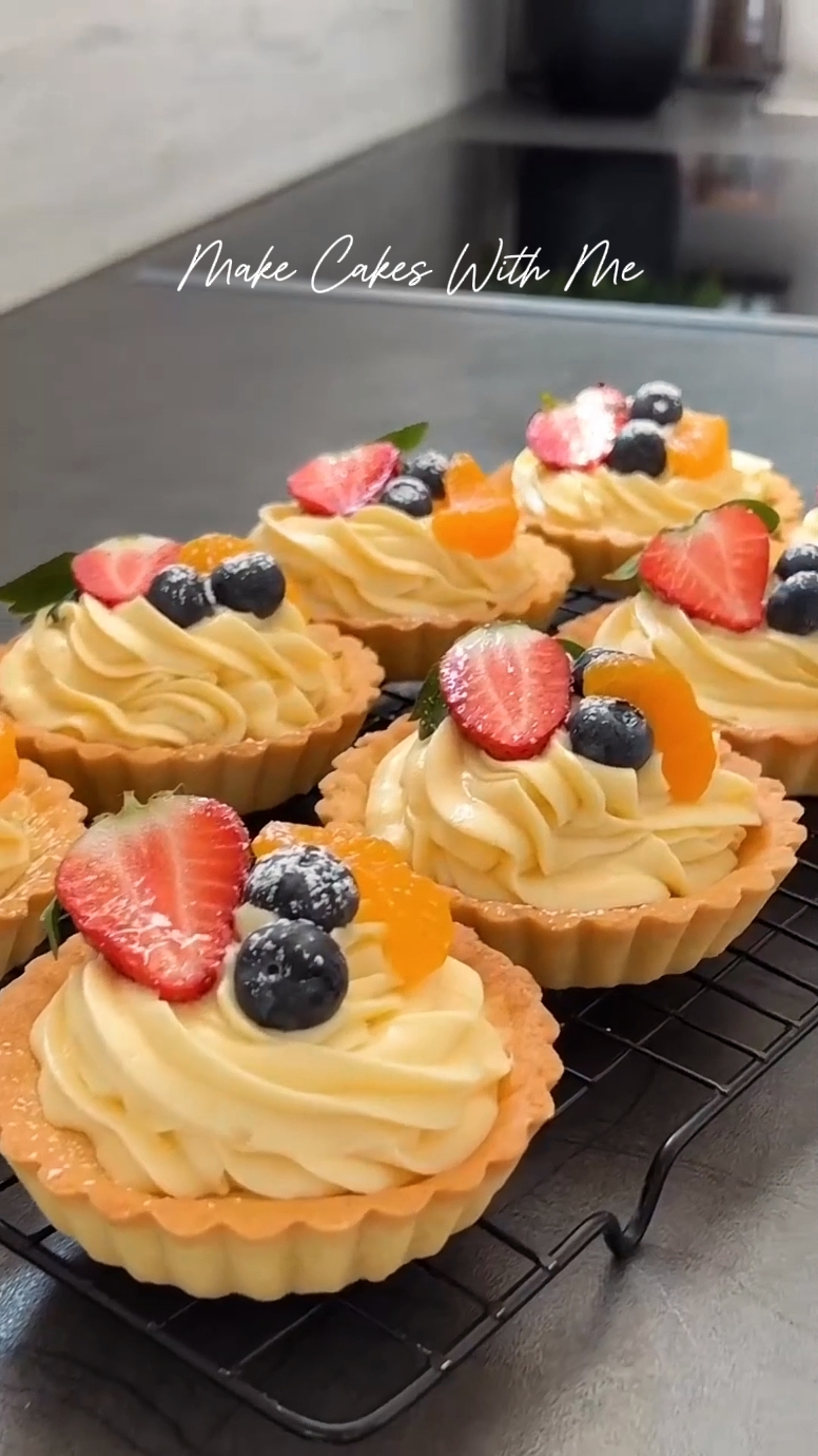 Make Cakes With Me