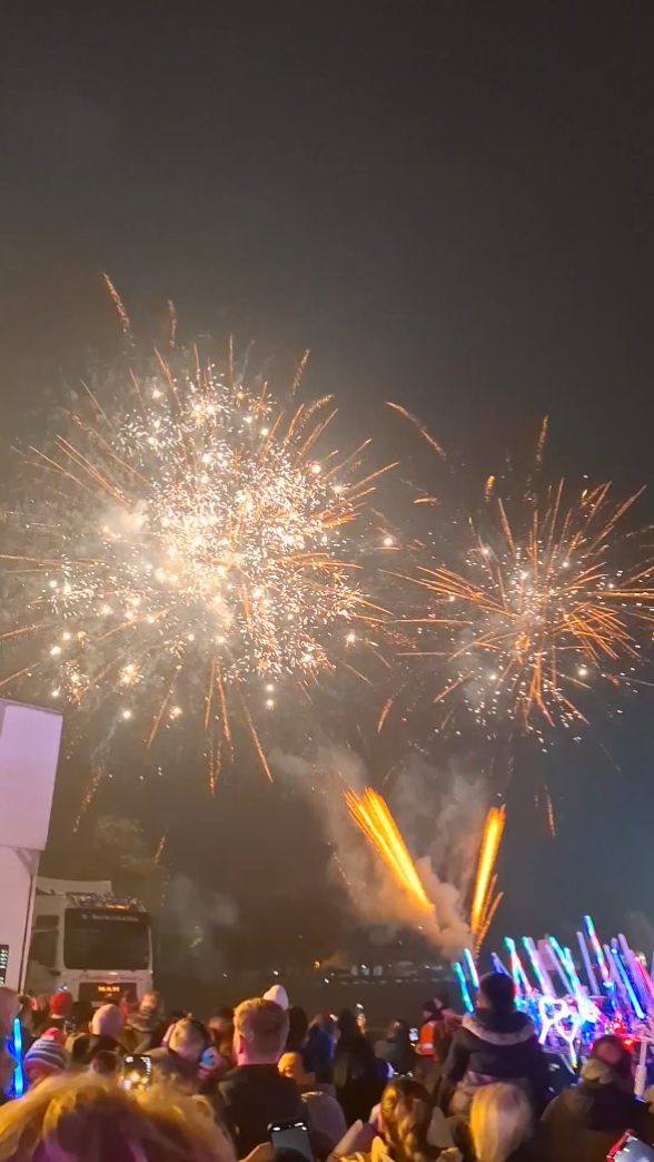 Fuegos artificiales 5.11.24