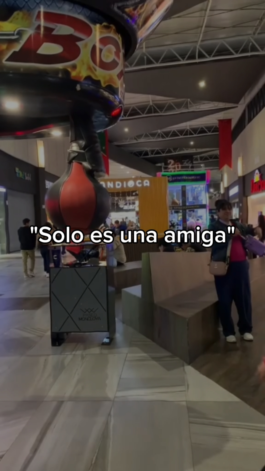Es solo una amiga 