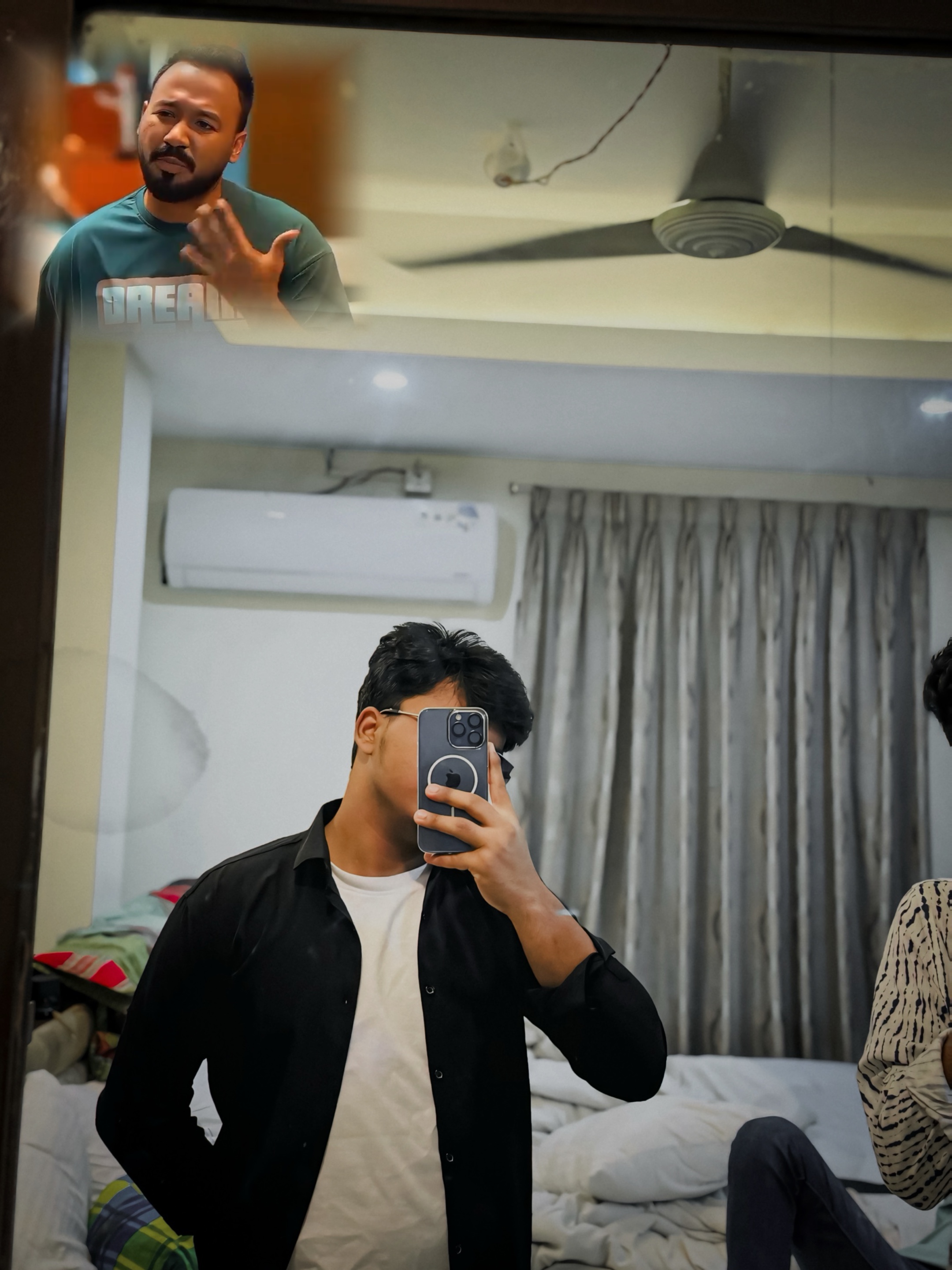 যে দেখে সে মনে করে 😩😎