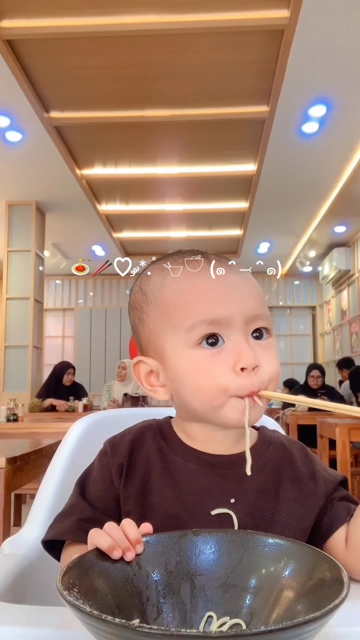 Vlog makan anak