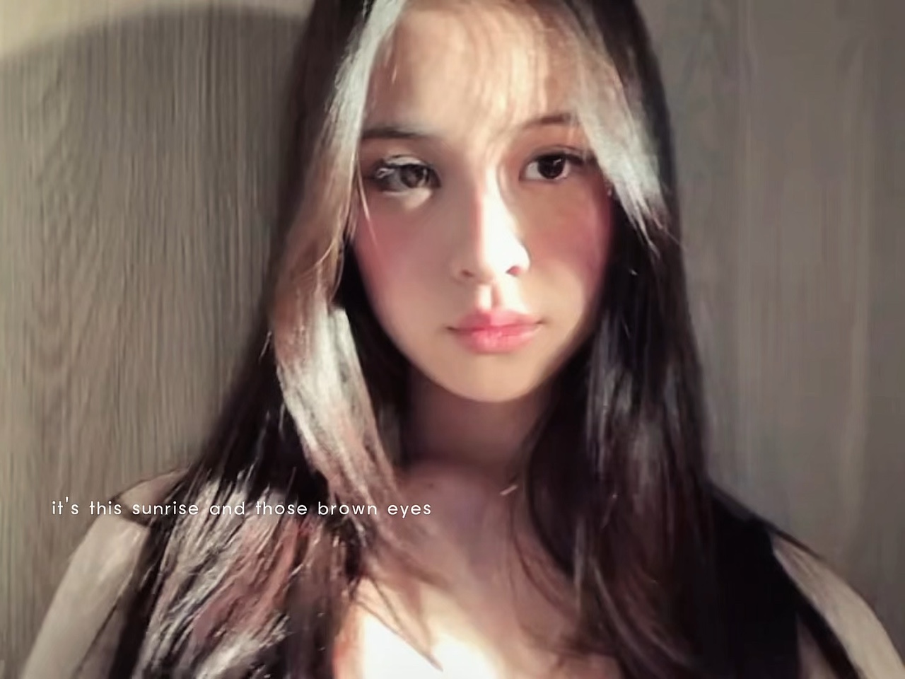 Amanecer y ojos marrones