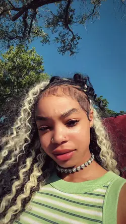 kissin on me