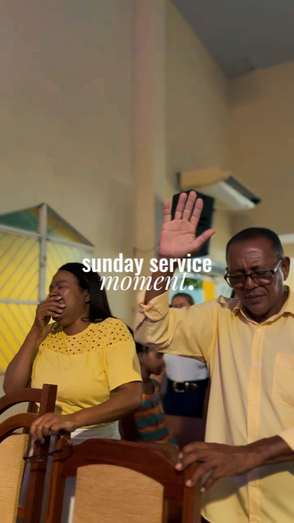 Serviço de domingo momen