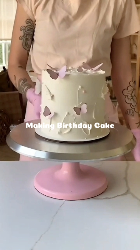 Fazendo bolo de aniversário
