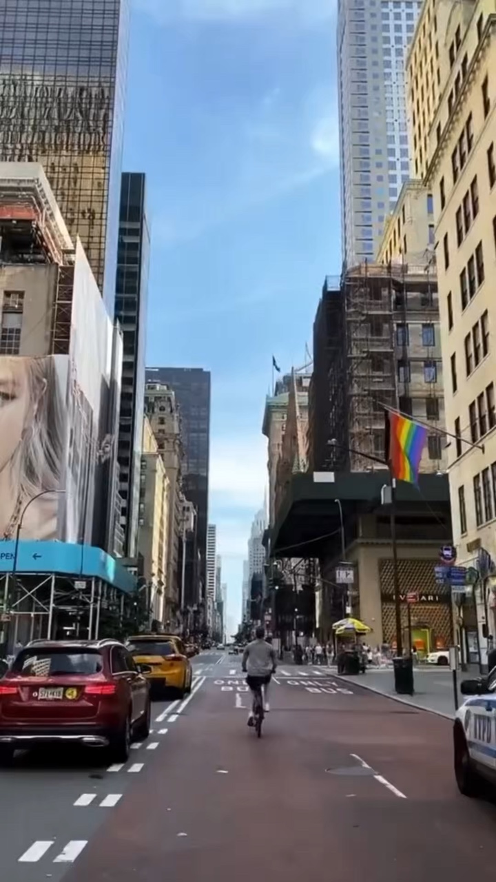 4 clips road story