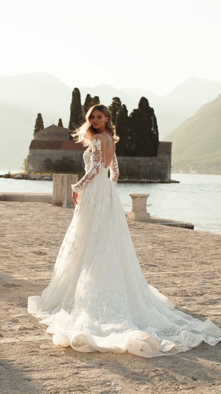 Wedding dress 