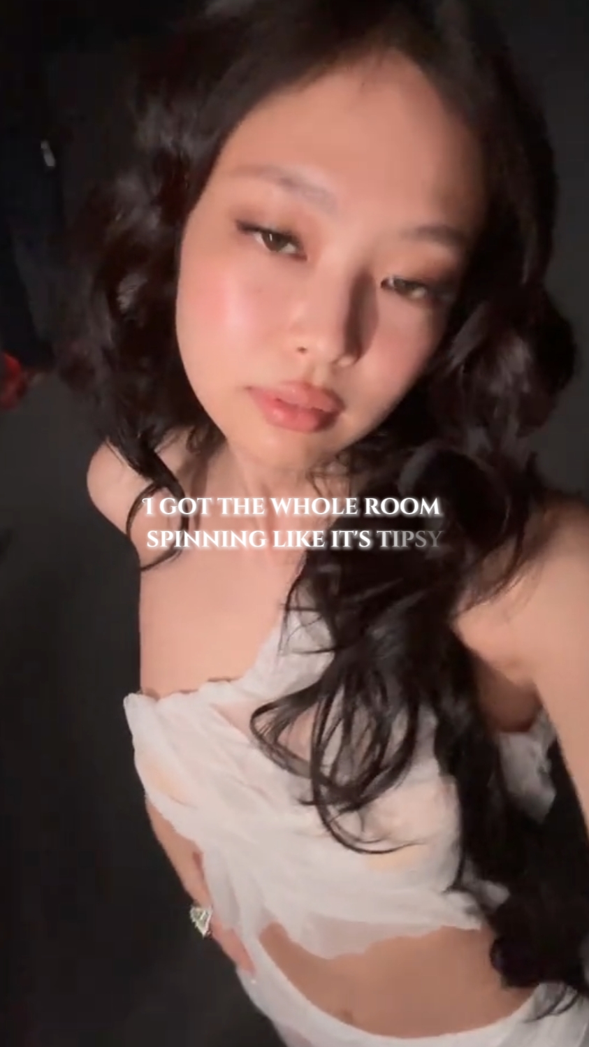 LIKE JENNIE
