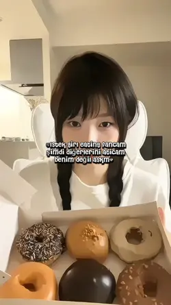 Girl eating fancam
