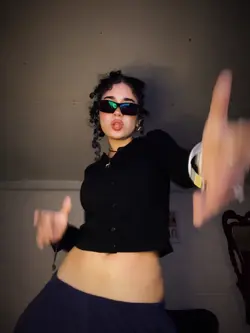 no baile da colônia