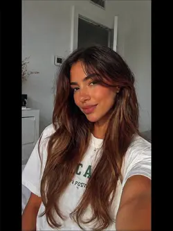 Da felpa grigia a look glamour in un beat