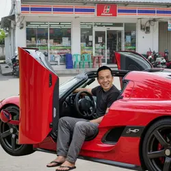MOBIL FERRARI MEWAH