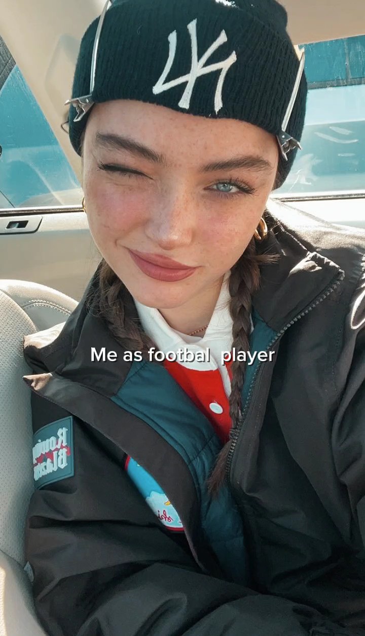 FOOTBALL PLAYER 
