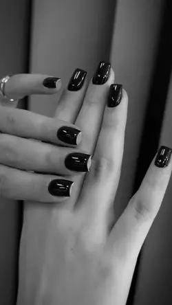 nails Before/ After