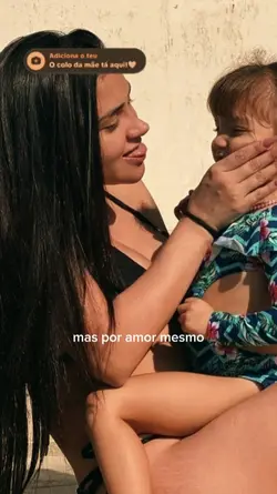 O colo da mãe tá aqu