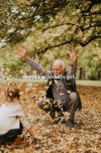Niña del abuelo.