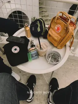 baggy trousers