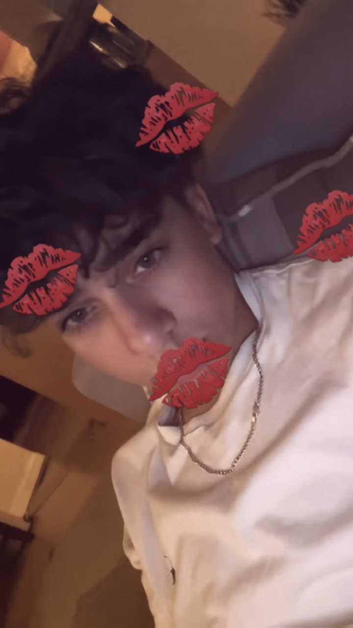 "💋"