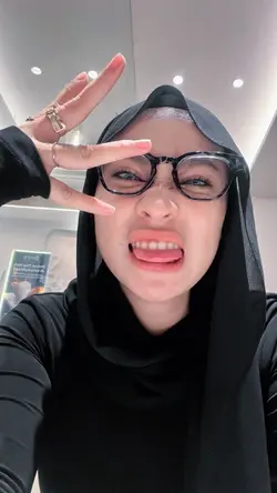 cantik manis lucu