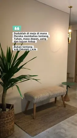 Duduklah di meja