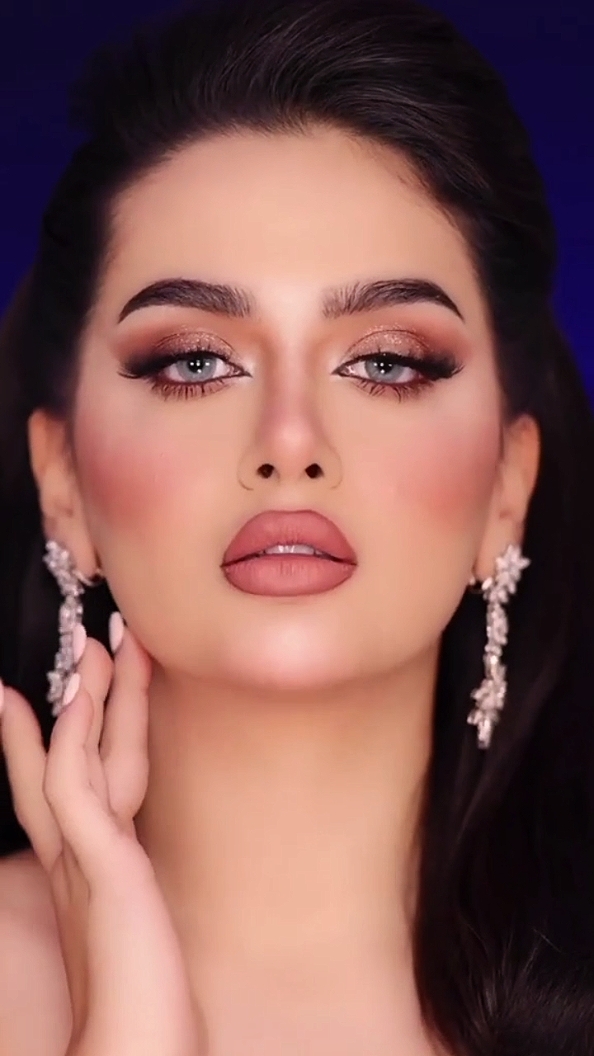 MAKE UP TRANSITION