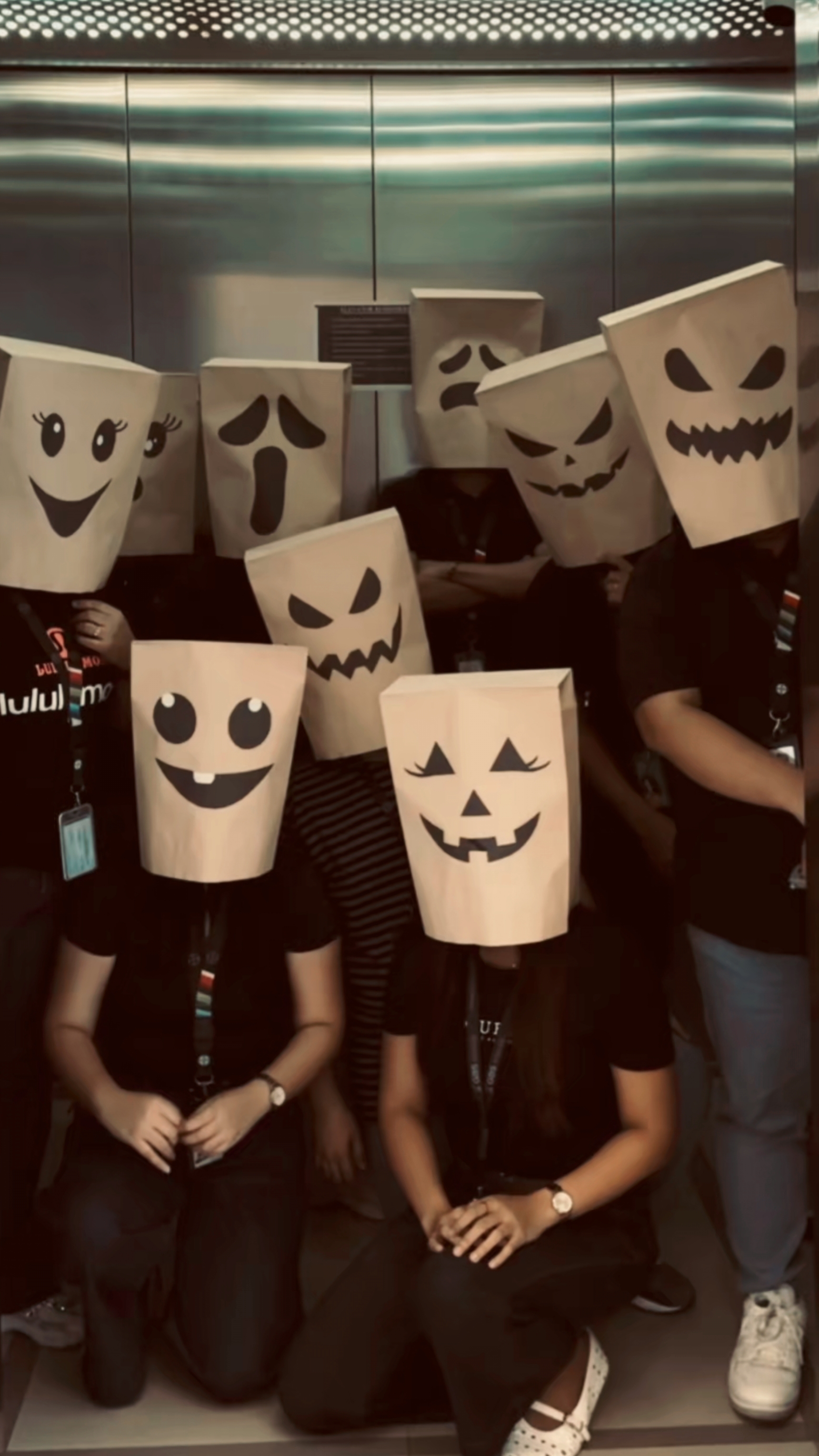 Head paperbag trend 