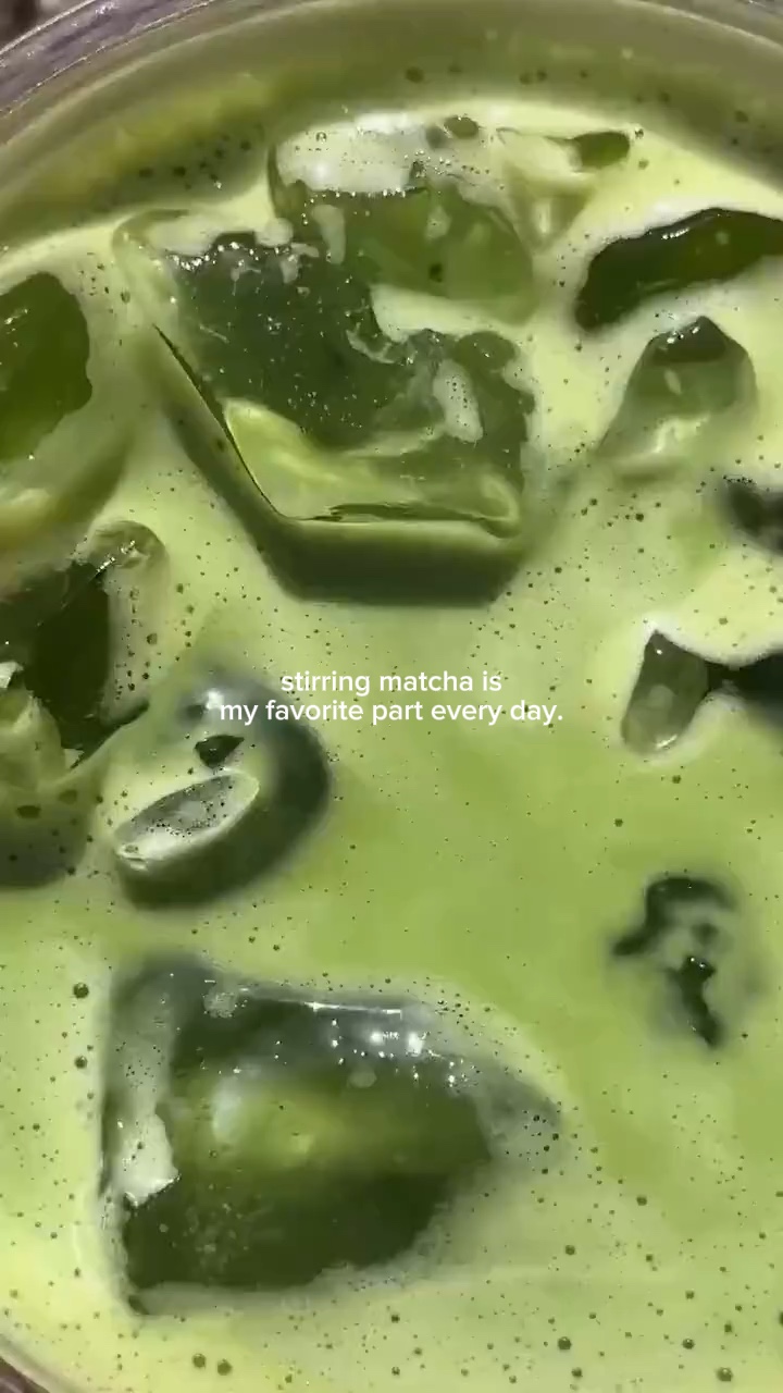 Revolviendo matcha