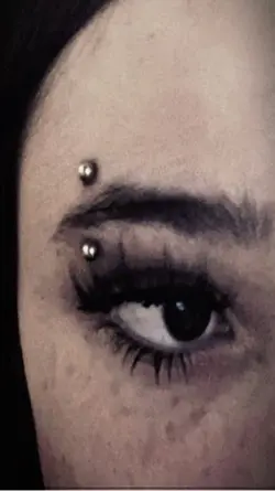 Eyebrow piercings 😝🌺