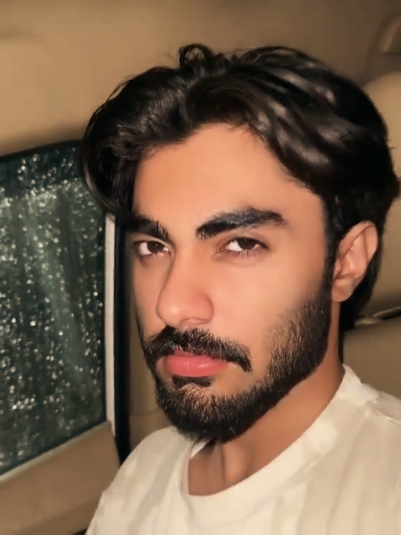NASHE SI CHADH GAYI