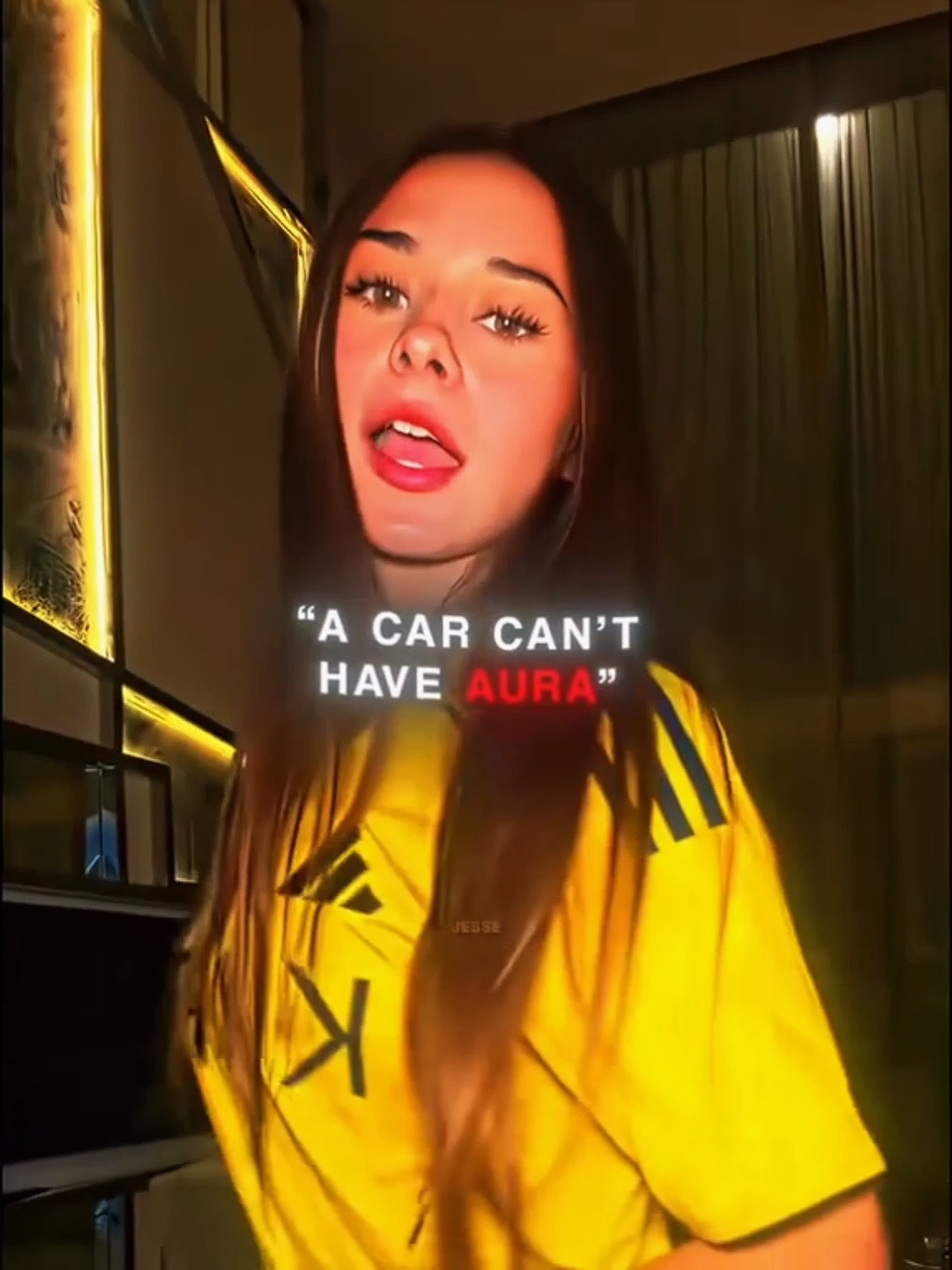 TREND AURA CAR
