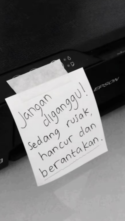 hatinya sedang rusak