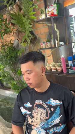 Làm tý tóc tai