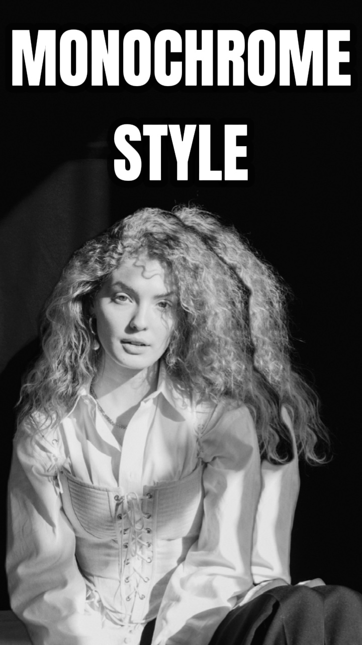 Présentoir de vêtements en noir et blanc dans le style TikTok