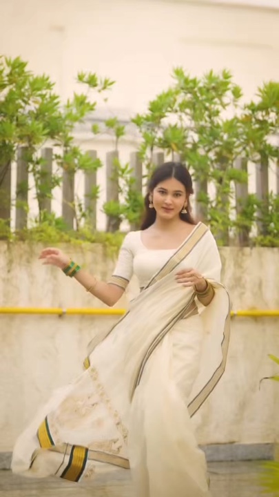Othaiyadi pathayila 