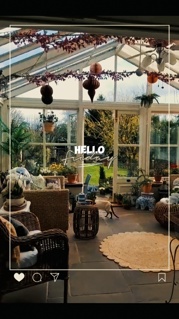 87/9 hello friday