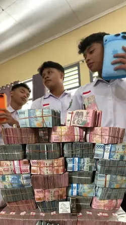trend tumpukan uang