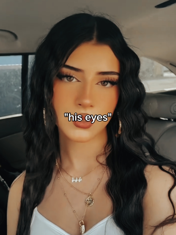 Sus ojos, su cabello
