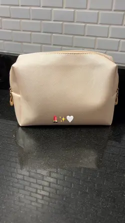 Pack my makeup bag ๐