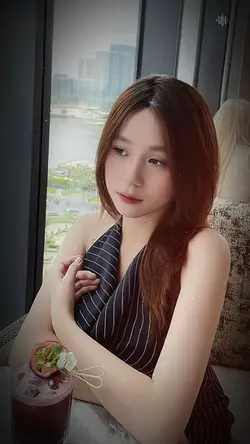 bây giờ em không