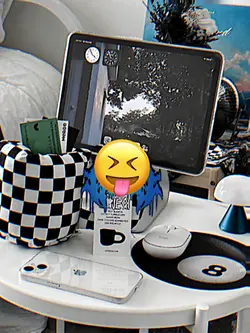 VERSI EMOJI