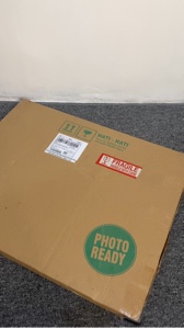 Membuka kotak produk