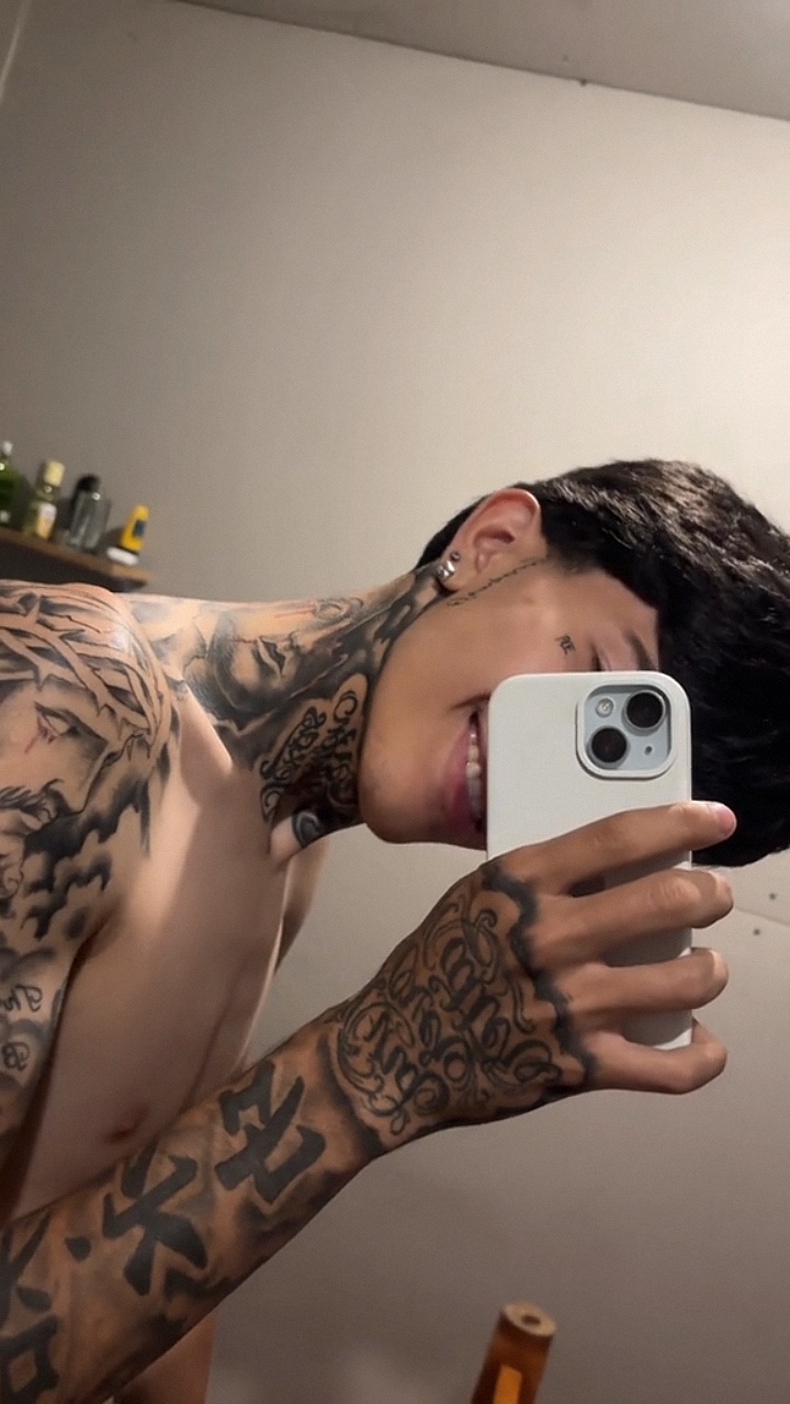 Com cabelo loirinho