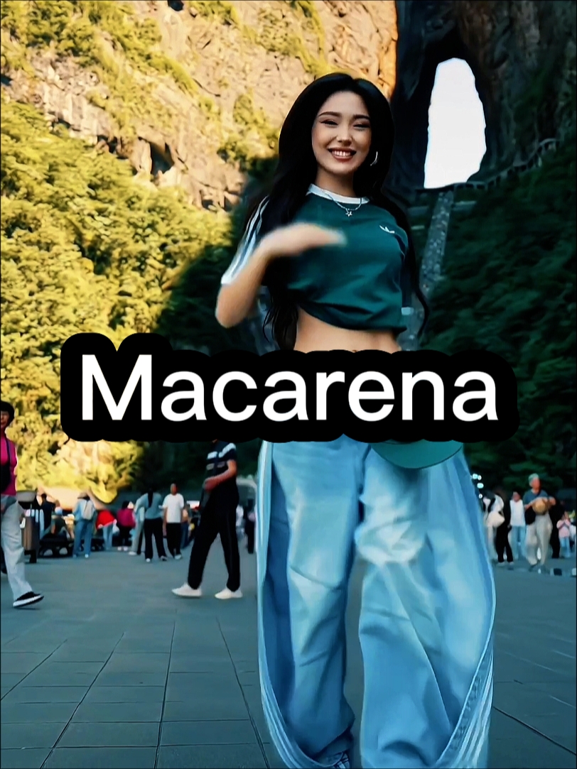 Macarena en cámara lenta