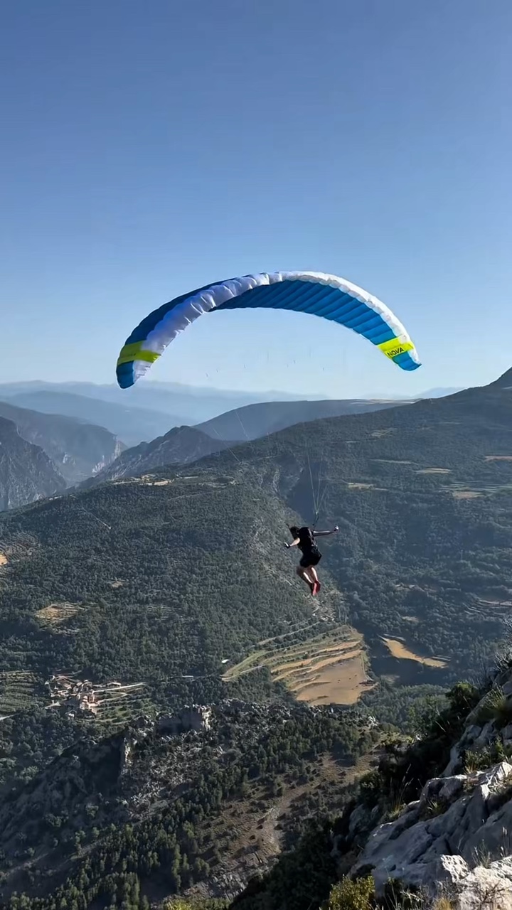 11 clip travel story