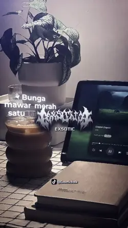 BUNGA MAWAR MERAH