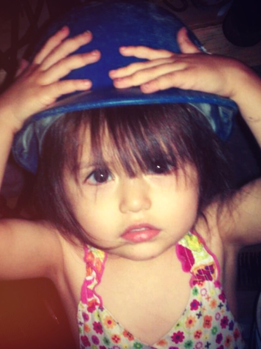 Ang batang babae na iyon