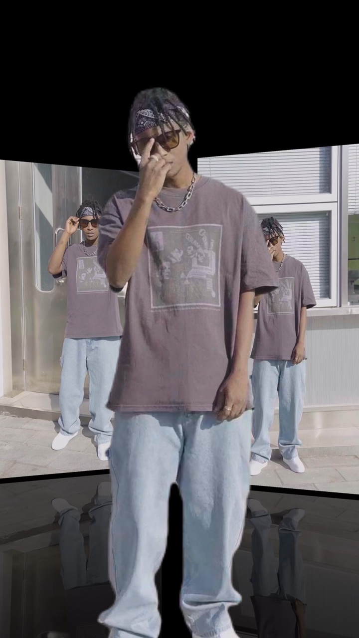 Naka-istilong split transition na video advertisement