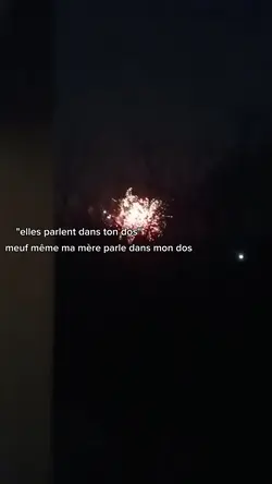 parle dans mon dos..